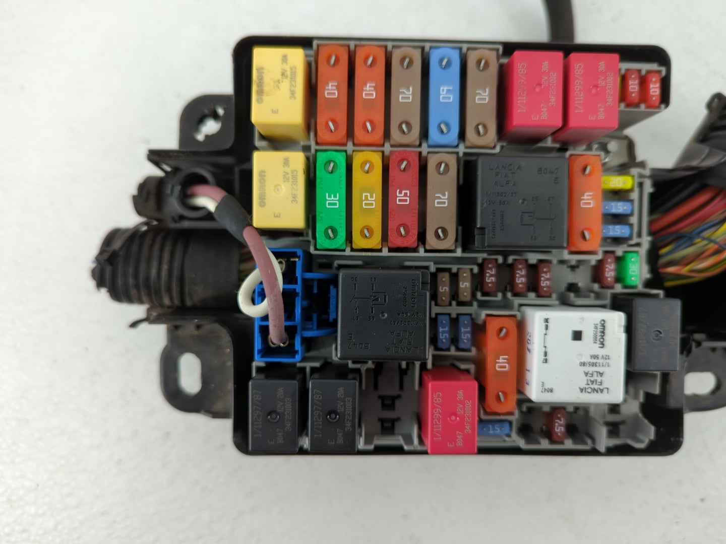 2014-2017 Fiat 500 Fusebox Fuse Box Panel Relay Module P/N:51890355 Fits Fits 2014 2015 2016 2017 OEM Used Auto Parts - Oemu