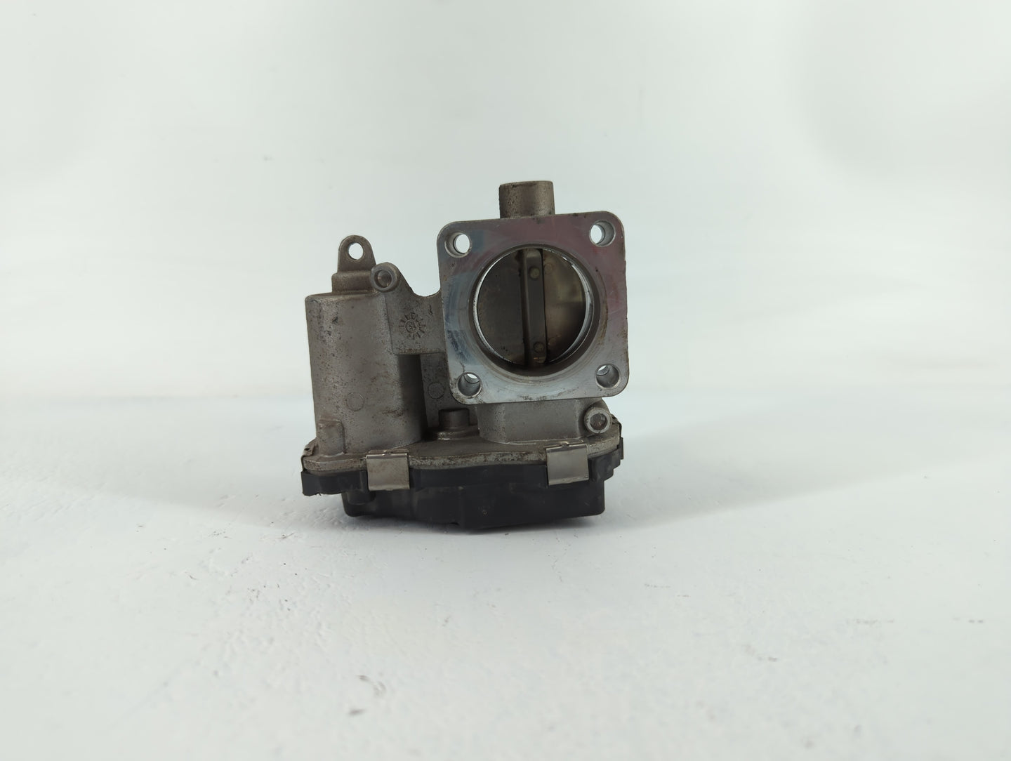 2013-2017 Fiat 500 Throttle Body P/N:04892945AA Fits Fits 2013 2014 2015 2016 2017 OEM Used Auto Parts - Oemusedautoparts1.c