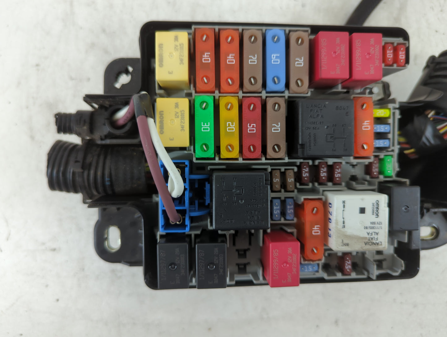 2014-2017 Fiat 500 Fusebox Fuse Box Panel Relay Module P/N:A653 51890355 Fits Fits 2014 2015 2016 2017 OEM Used Auto Parts -