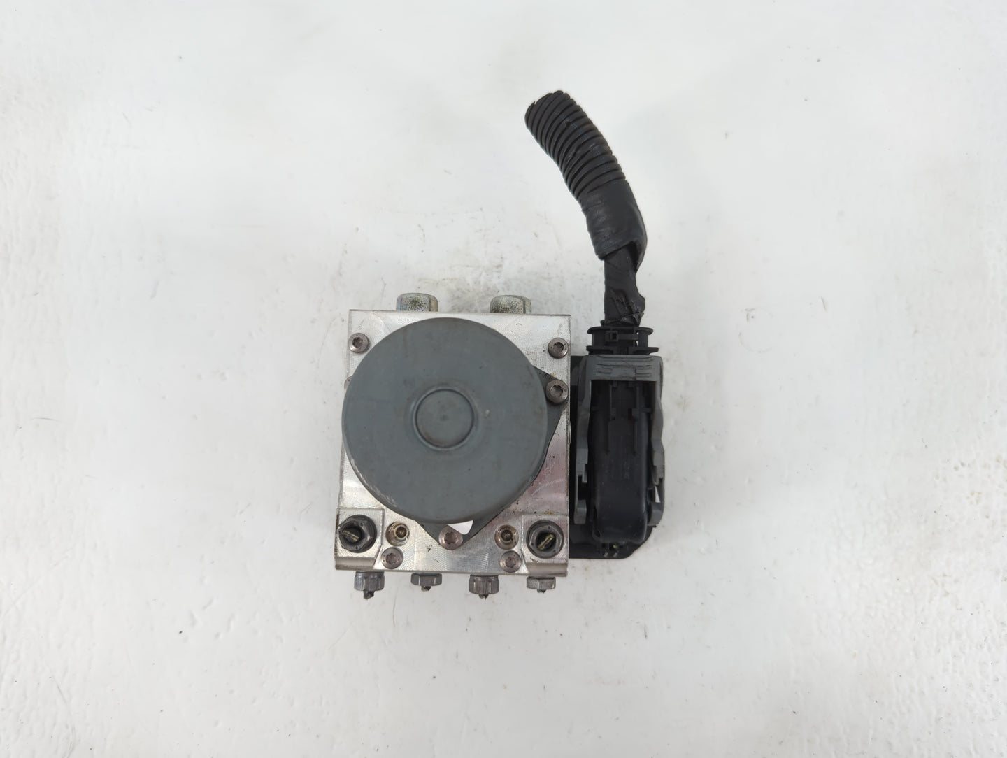 2014 Fiat 500 ABS Pump Control Module Replacement P/N:51920753 Fits OEM Used Auto Parts - Oemusedautoparts1.com