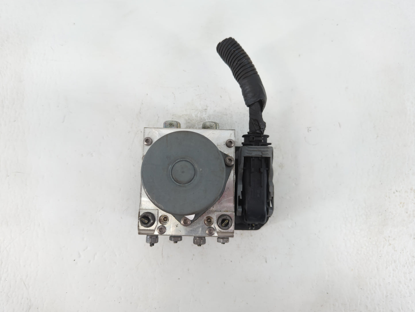 2014 Fiat 500 ABS Pump Control Module Replacement P/N:51920753 Fits OEM Used Auto Parts - Oemusedautoparts1.com