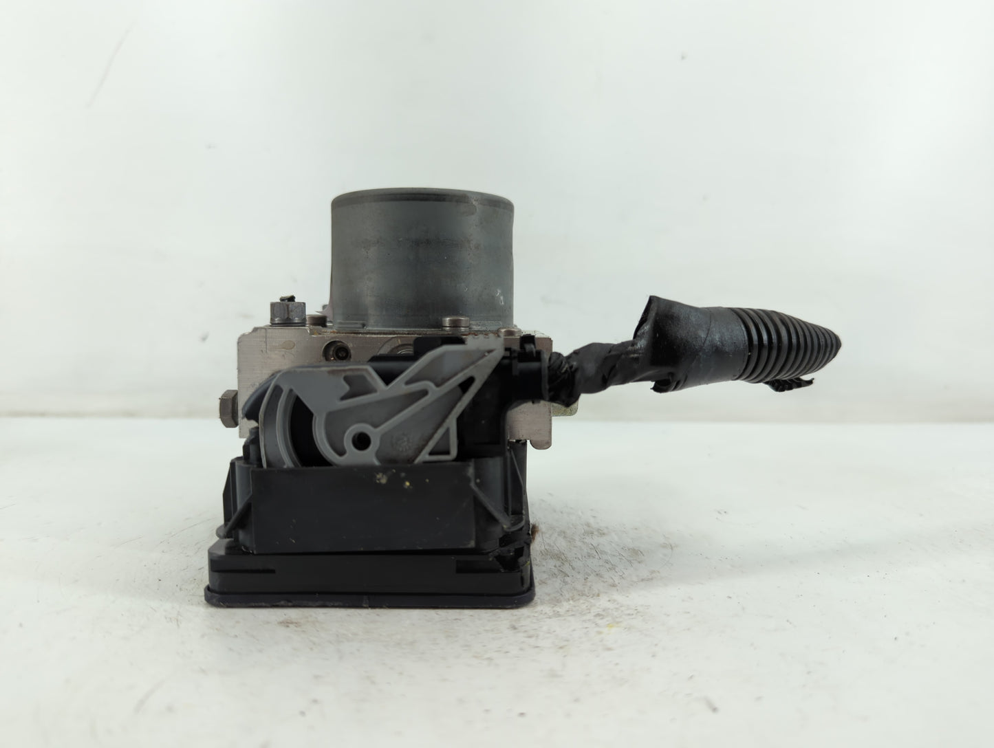 2014 Fiat 500 ABS Pump Control Module Replacement P/N:51920753 Fits OEM Used Auto Parts - Oemusedautoparts1.com