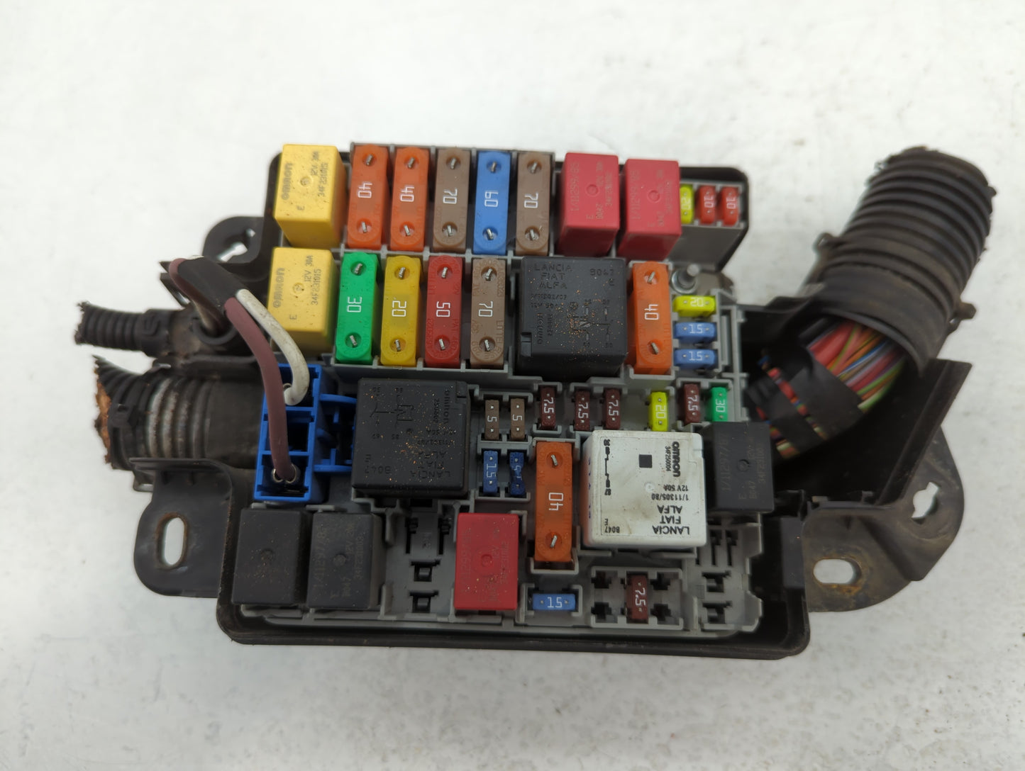 2014-2017 Fiat 500 Fusebox Fuse Box Panel Relay Module P/N:A653 51890355 Fits Fits 2014 2015 2016 2017 OEM Used Auto Parts -