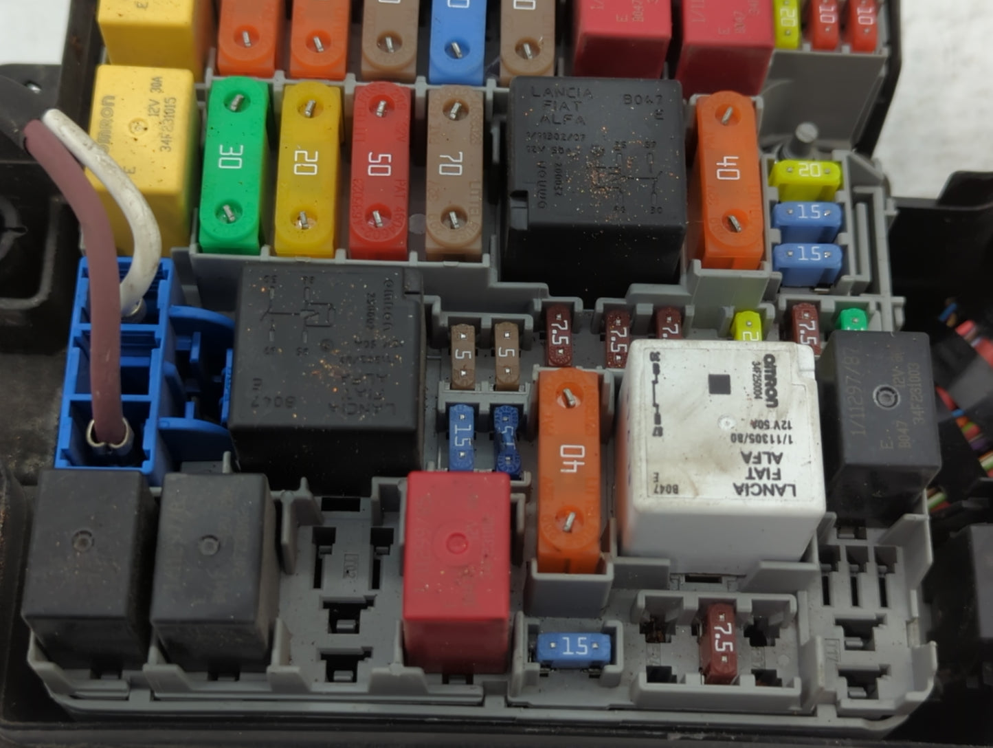 2014-2017 Fiat 500 Fusebox Fuse Box Panel Relay Module P/N:A653 51890355 Fits Fits 2014 2015 2016 2017 OEM Used Auto Parts -