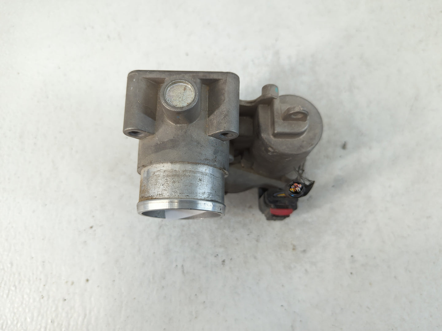 2013-2017 Fiat 500 Throttle Body P/N:04892945AA Fits Fits 2013 2014 2015 2016 2017 OEM Used Auto Parts - Oemusedautoparts1.c