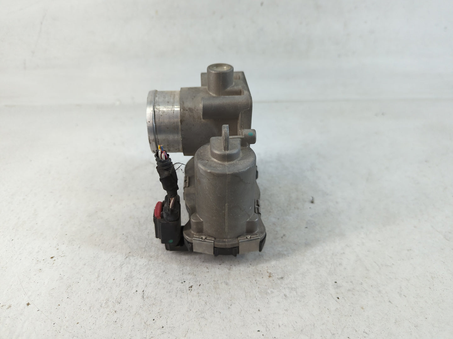 2013-2017 Fiat 500 Throttle Body P/N:04892945AA Fits Fits 2013 2014 2015 2016 2017 OEM Used Auto Parts - Oemusedautoparts1.c
