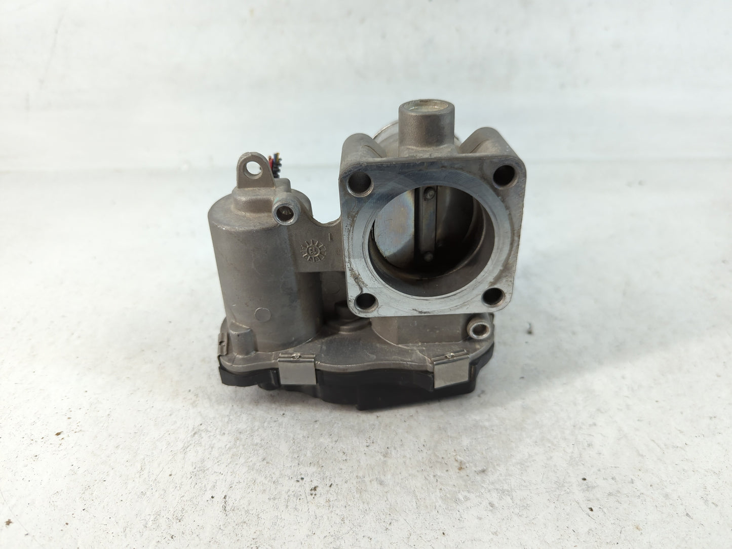 2013-2017 Fiat 500 Throttle Body P/N:04892945AA Fits Fits 2013 2014 2015 2016 2017 OEM Used Auto Parts - Oemusedautoparts1.c