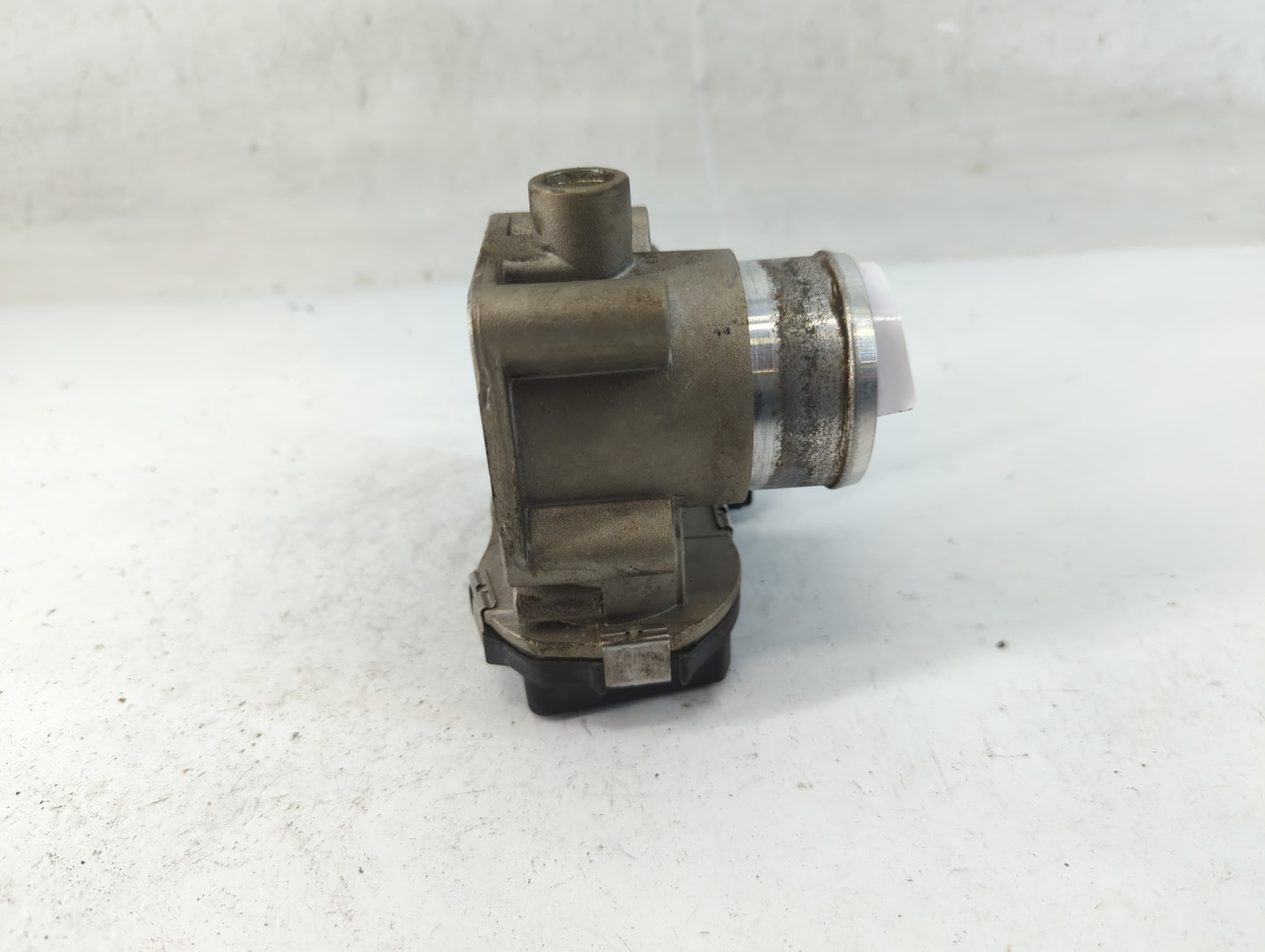 2013-2017 Fiat 500 Throttle Body P/N:04892945AA Fits Fits 2013 2014 2015 2016 2017 OEM Used Auto Parts - Oemusedautoparts1.c