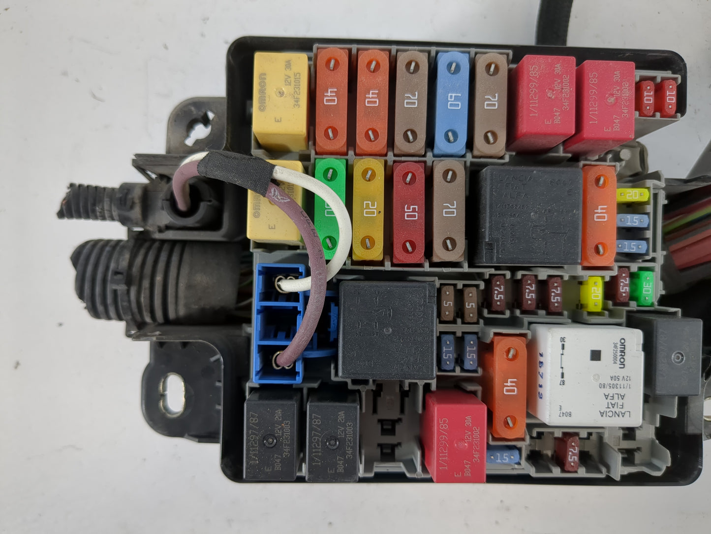 2014 Fiat 500l Fusebox Fuse Box Panel Relay Module P/N:51890355 Fits Fits 2015 2016 2017 OEM Used Auto Parts - Oemusedautopa