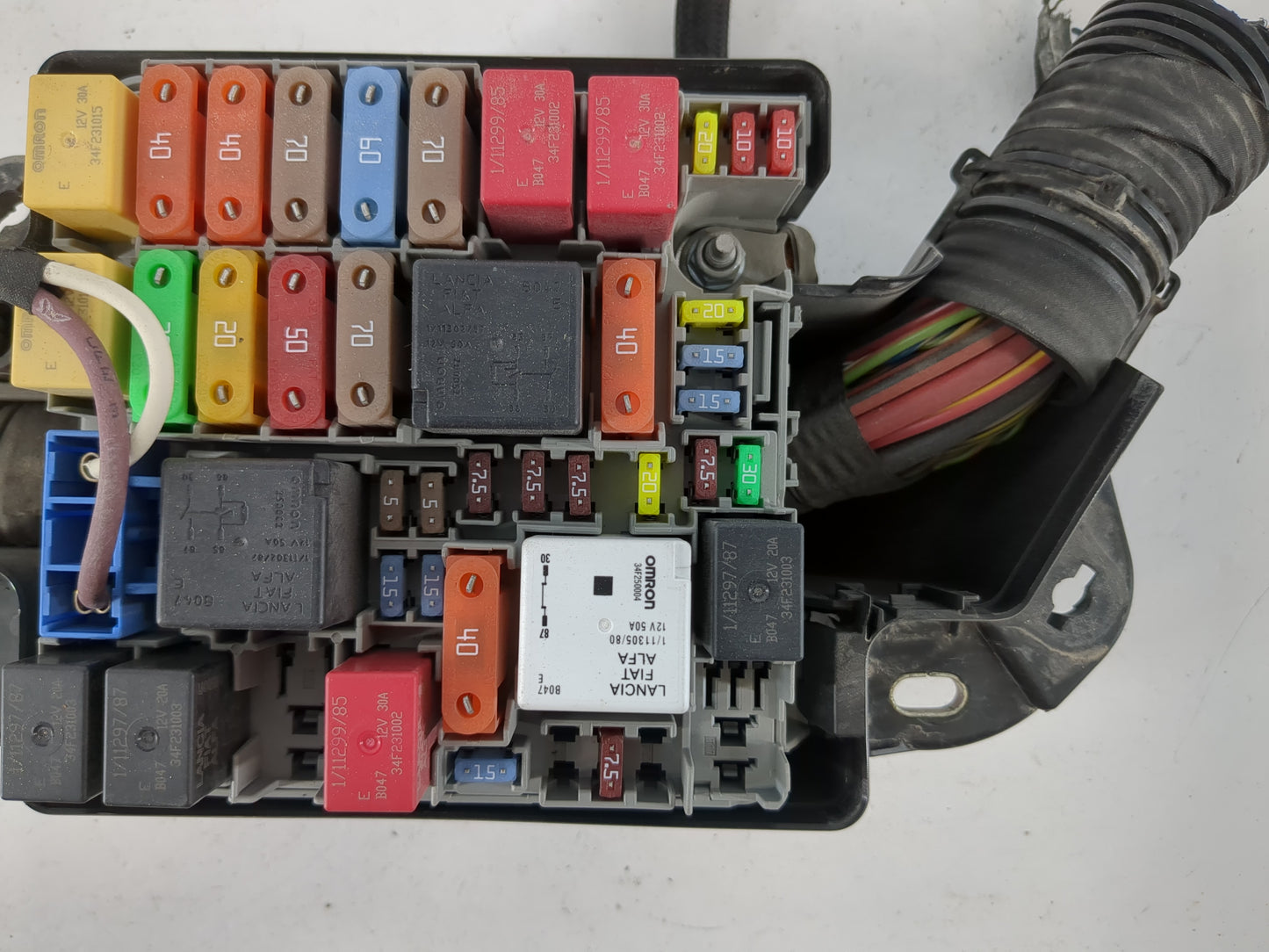 2014 Fiat 500l Fusebox Fuse Box Panel Relay Module P/N:51890355 Fits Fits 2015 2016 2017 OEM Used Auto Parts - Oemusedautopa
