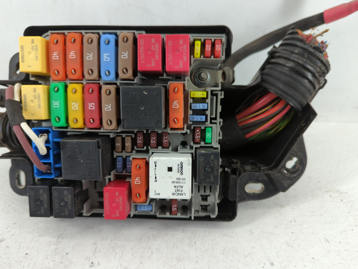 2014 Fiat 500l Fusebox Fuse Box Panel Relay Module P/N:51890355 Fits Fits 2015 2016 2017 OEM Used Auto Parts - Oemusedautopa