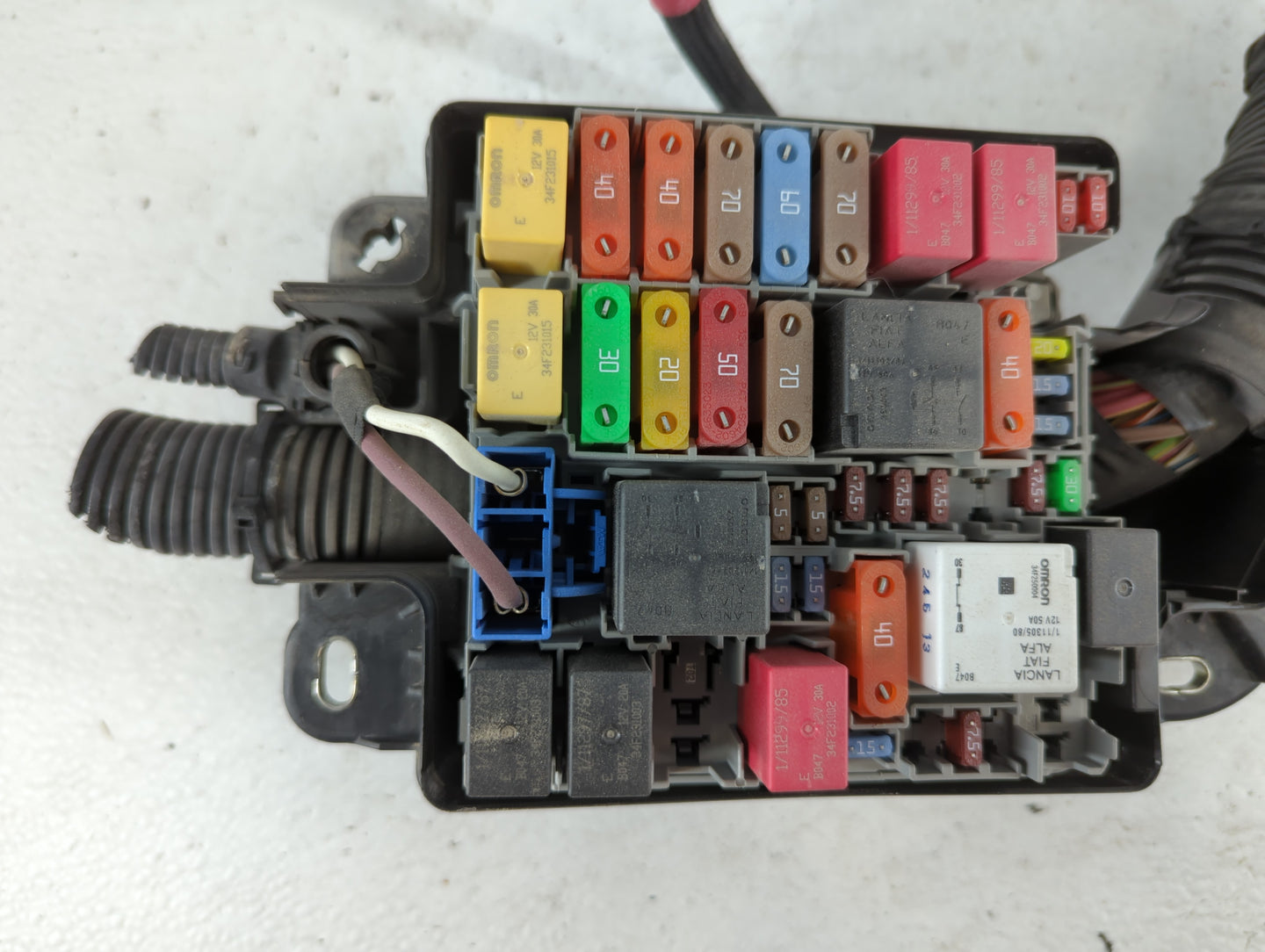 2014 Fiat 500l Fusebox Fuse Box Panel Relay Module P/N:51890355 Fits Fits 2013 2015 2016 2017 OEM Used Auto Parts - Oemuseda