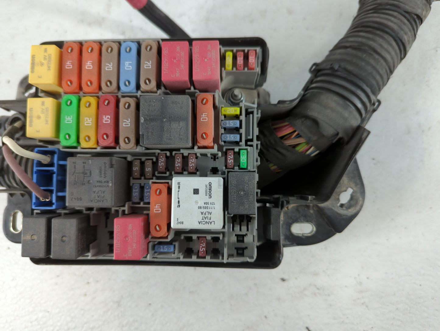 2014 Fiat 500l Fusebox Fuse Box Panel Relay Module P/N:51890355 Fits Fits 2013 2015 2016 2017 OEM Used Auto Parts - Oemuseda