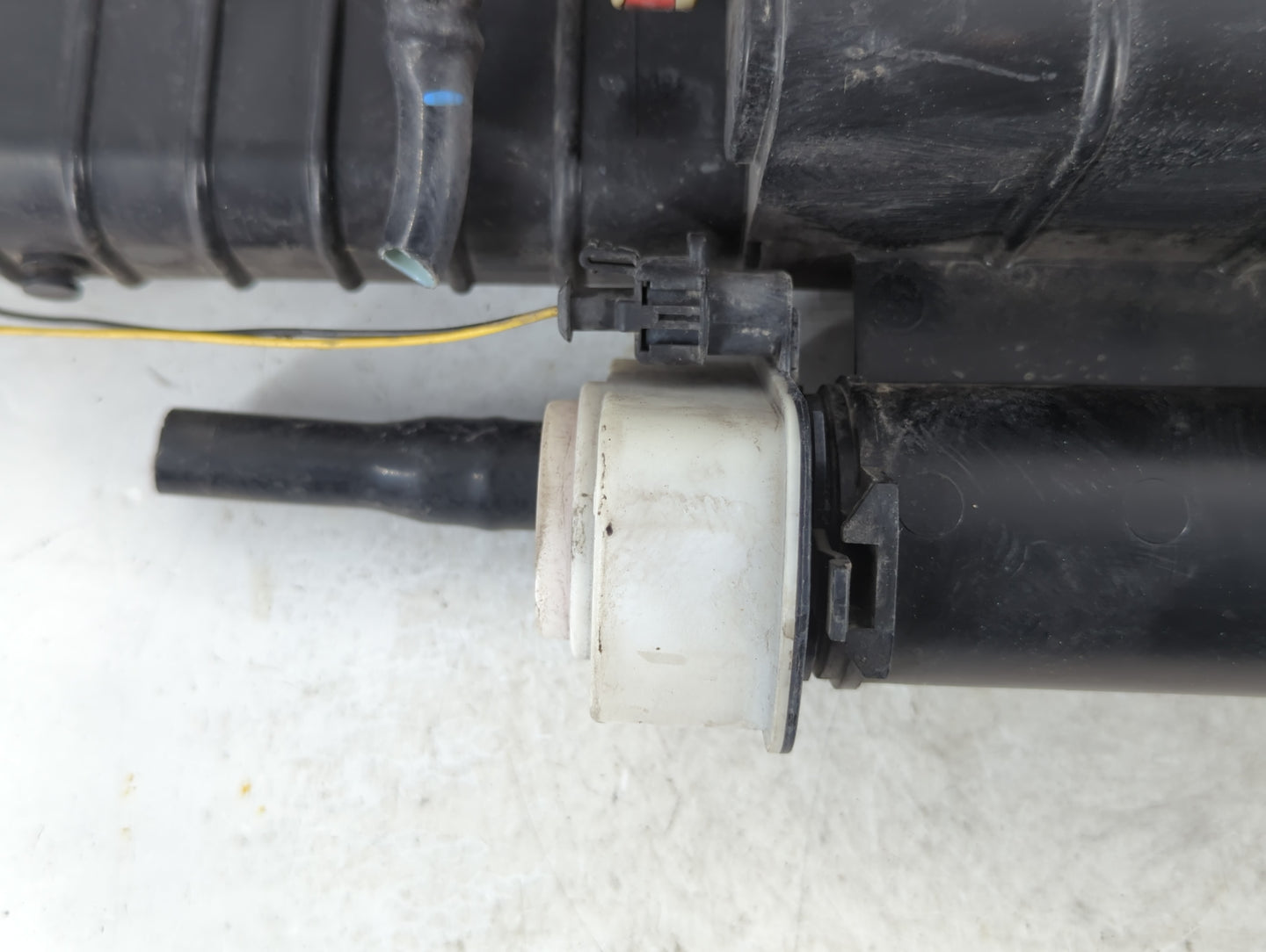 2014 Fiat 500L Fuel Vapor Charcoal Canister - Oemusedautoparts1.com