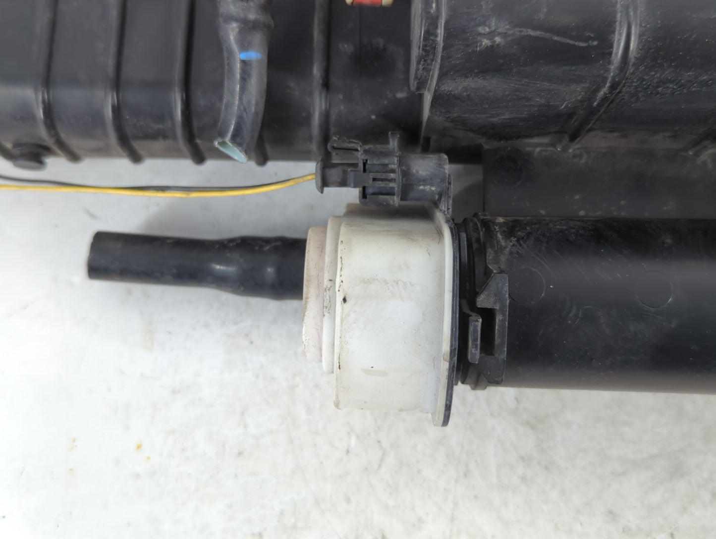 2014 Fiat 500L Fuel Vapor Charcoal Canister - Oemusedautoparts1.com
