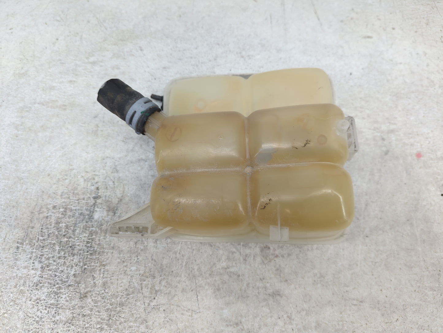 2013-2018 Ford C-max Radiator Coolant Overflow Expansion Tank Bottle 1409568 - Oemusedautoparts1.com