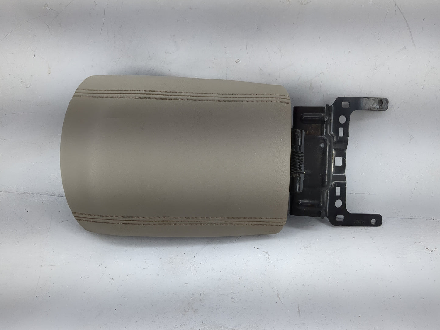 2014 Ford C-Max Center Console Armrest Cover Lid P/N:03814 Fits OEM Used Auto Parts - Oemusedautoparts1.com