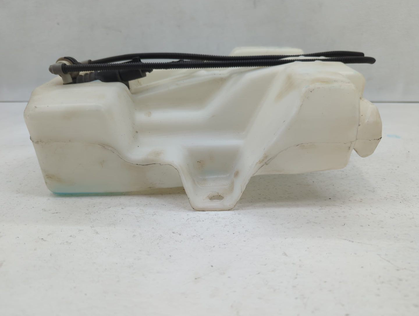 2013-2018 Ford C-max Windshield Washer Fluid Reservoir Bottle Oem - Oemusedautoparts1.com