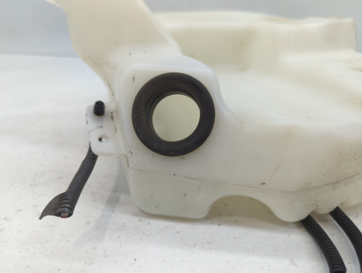 2013-2018 Ford C-max Windshield Washer Fluid Reservoir Bottle Oem - Oemusedautoparts1.com