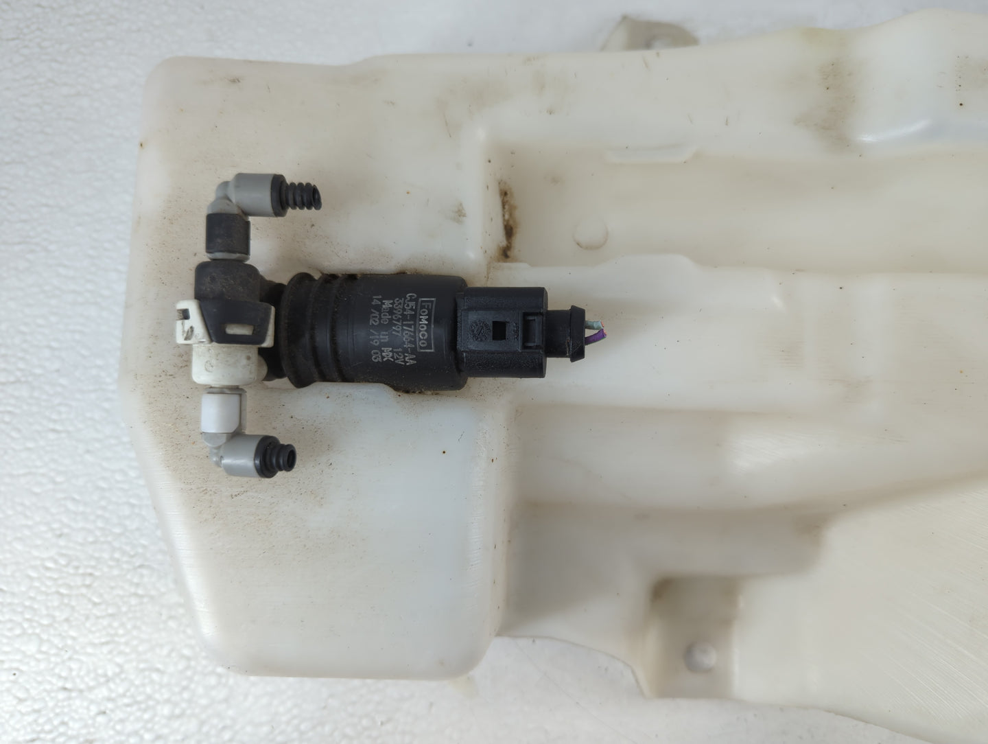 2013-2018 Ford C-max Windshield Washer Fluid Reservoir Bottle Oem - Oemusedautoparts1.com