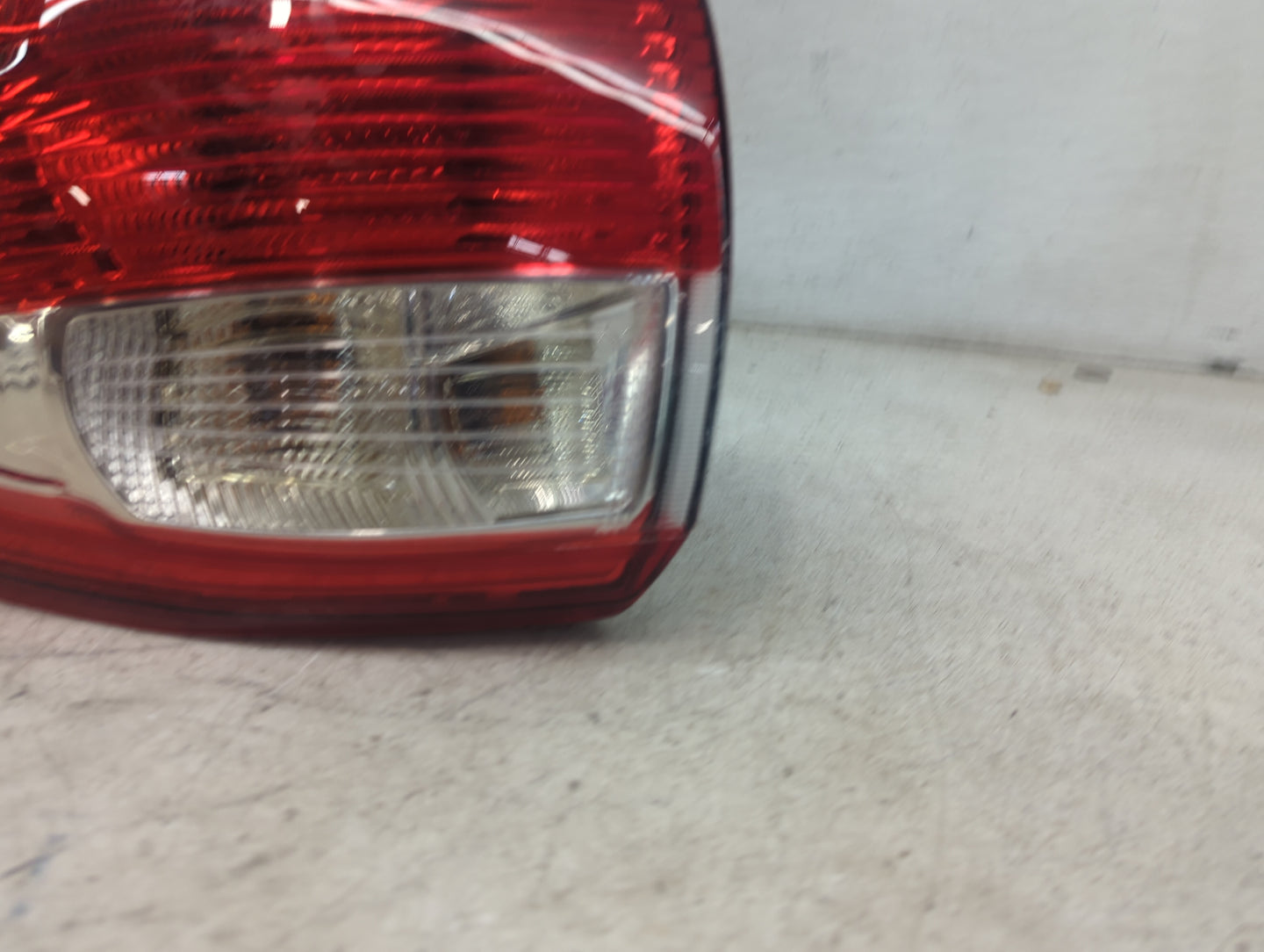 2014 Ford Cmax Tail Light Assembly Passenger Right OEM P/N:DM51 13404 AC 9000826 Fits Fits 2013 2015 2016 OEM Used Auto Part