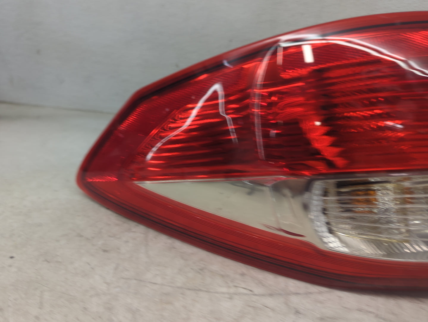 2014 Ford Cmax Tail Light Assembly Passenger Right OEM P/N:DM51 13404 AC 9000826 Fits Fits 2013 2015 2016 OEM Used Auto Part