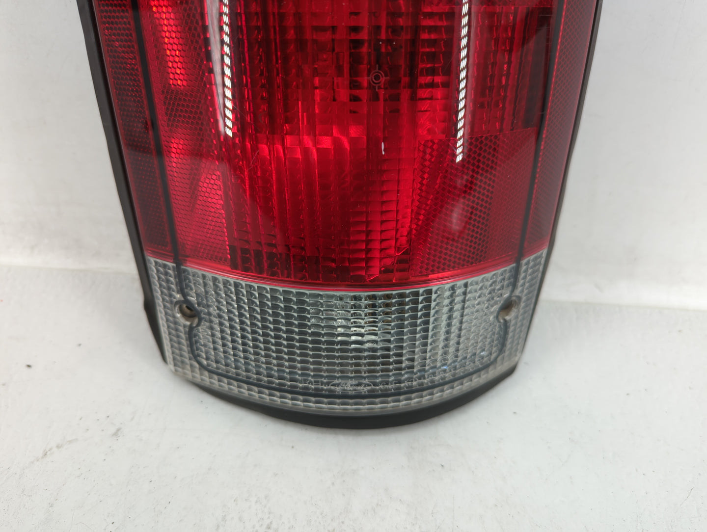 2005-2014 Ford E-250 Tail Light Assembly Passenger Right OEM P/N:44ZH815A 9C24-13404-AC Fits OEM Used Auto Parts - Oemusedau