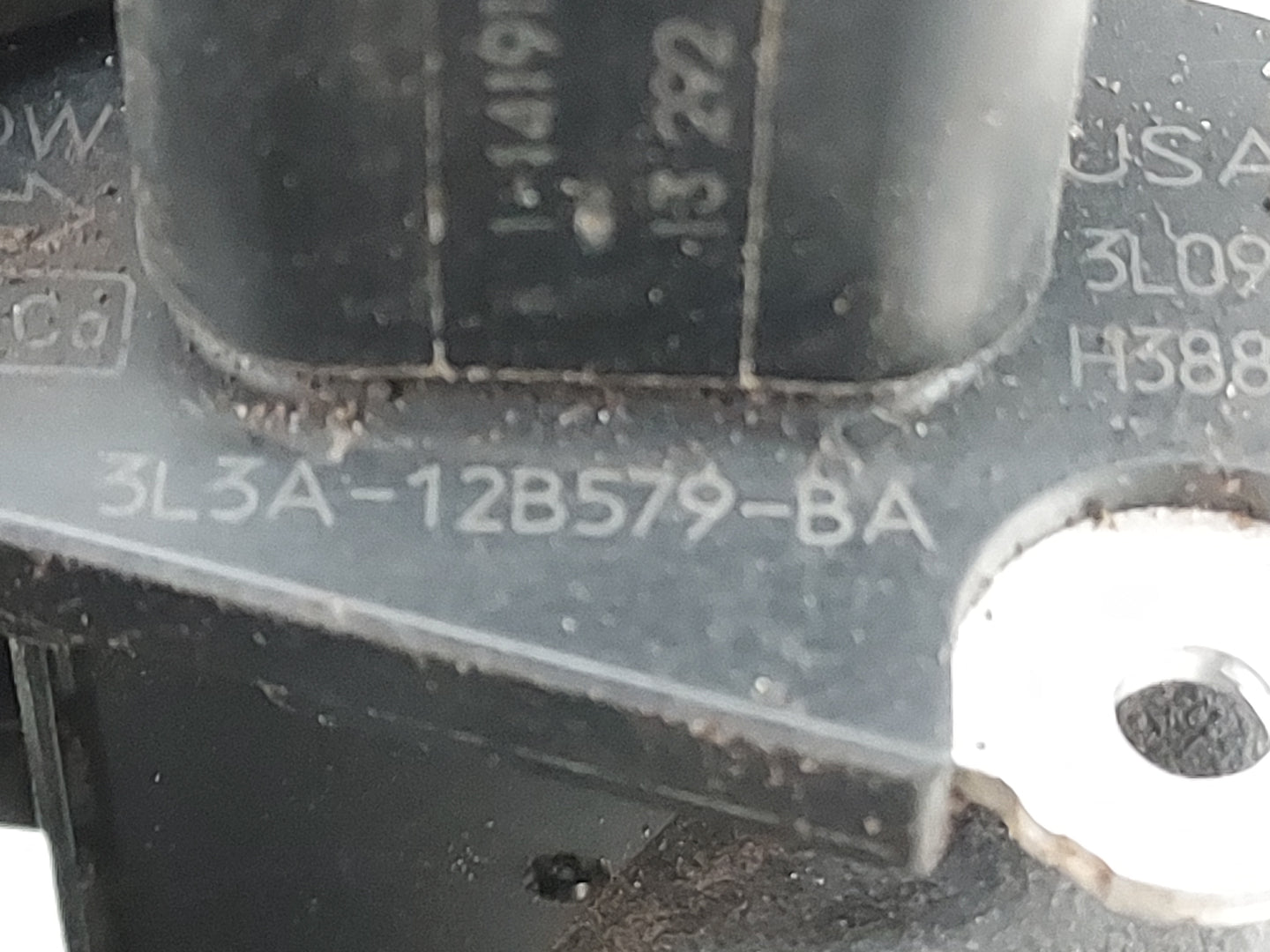 Ford E350 Mass Air Flow Meter Maf 1488011 - Oemusedautoparts1.com