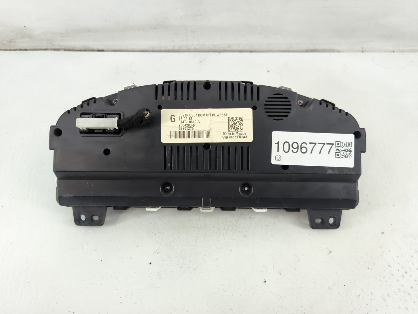 2014 Ford Edge Instrument Cluster Speedometer Gauges P/N:ET4T-10849-GL ET4T-10849-GJ Fits OEM Used Auto Parts - Oemusedautop