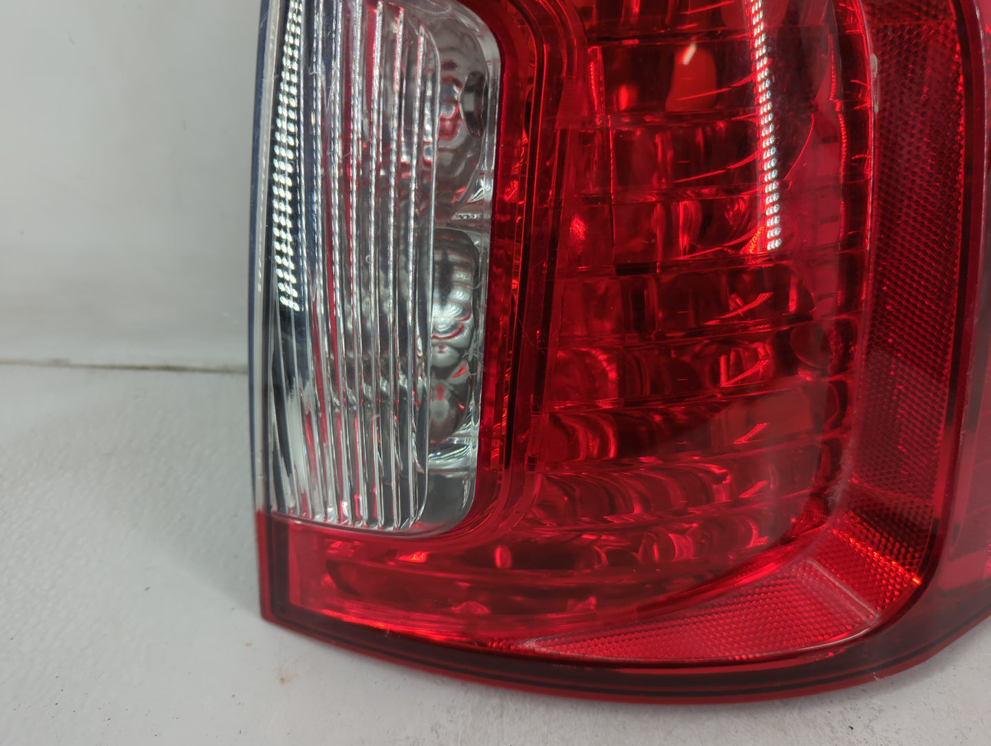2011-2014 Ford Edge Tail Light Assembly Passenger Right OEM P/N:F00HTF403201 Fits Fits 2011 2012 2013 2014 OEM Used Auto Par