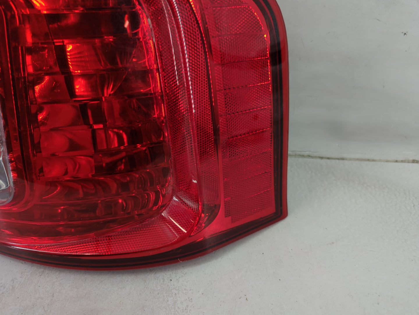 2011-2014 Ford Edge Tail Light Assembly Passenger Right OEM P/N:F00HTF403201 Fits Fits 2011 2012 2013 2014 OEM Used Auto Par