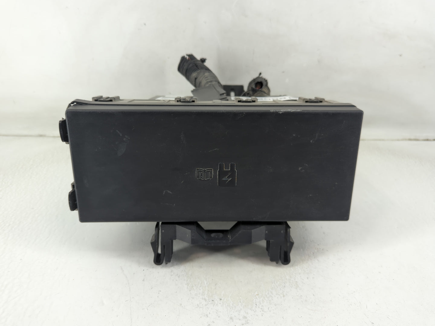 2012-2014 Ford Edge Fusebox Fuse Box Panel Relay Module P/N:BT4T-14A003-AA Fits Fits 2012 2013 2014 OEM Used Auto Parts - Oe