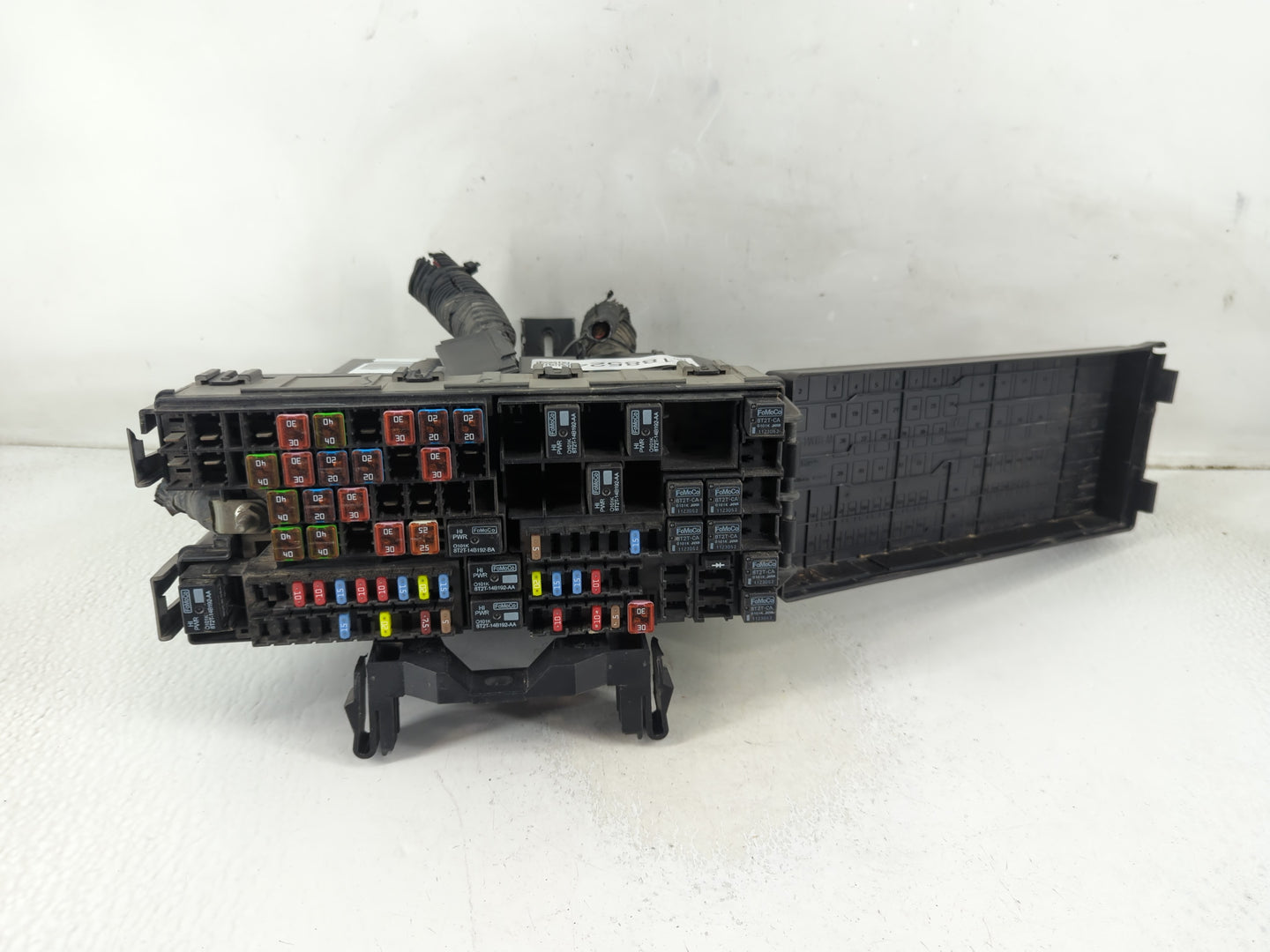 2012-2014 Ford Edge Fusebox Fuse Box Panel Relay Module P/N:BT4T-14A003-AA Fits Fits 2012 2013 2014 OEM Used Auto Parts - Oe