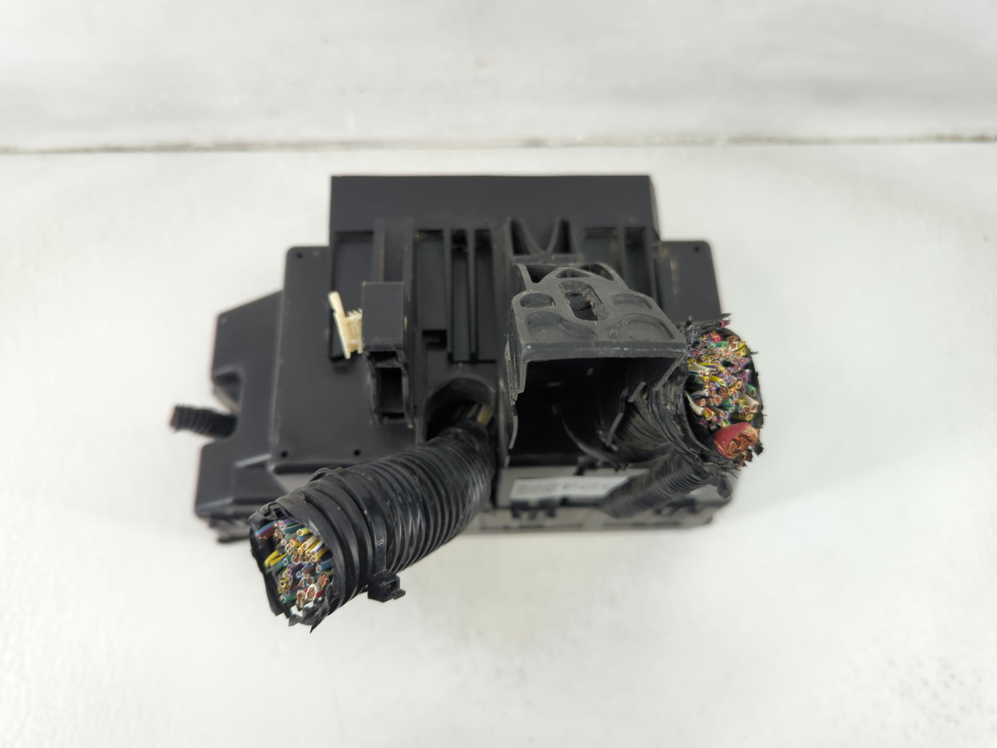 2012-2014 Ford Edge Fusebox Fuse Box Panel Relay Module P/N:BT4T-14A003-AA Fits Fits 2012 2013 2014 OEM Used Auto Parts - Oe