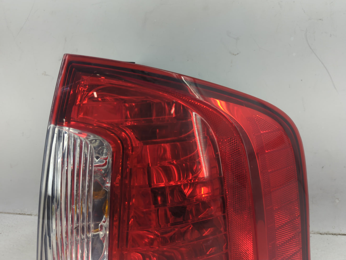 2011-2014 Ford Edge Tail Light Assembly Passenger Right OEM P/N:BT43-13B504-AE BT4313B504AE Fits Fits 2011 2012 2013 2014 OE