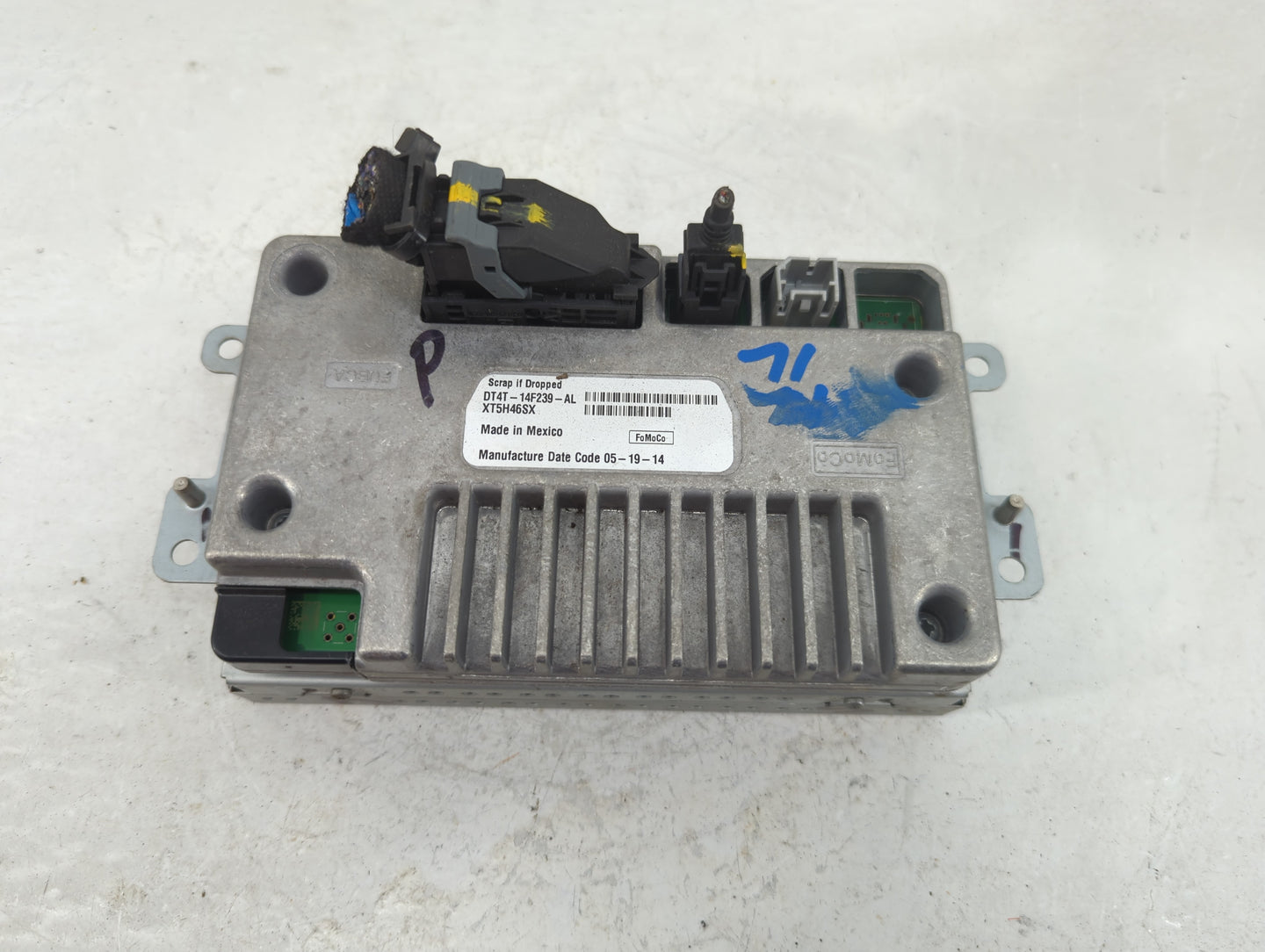 2014 Ford Edge Radio AM FM Cd Player Receiver Replacement P/N:DT4T-14F239-AL Fits Fits 2001 2002 2003 2004 2005 OEM Used Aut