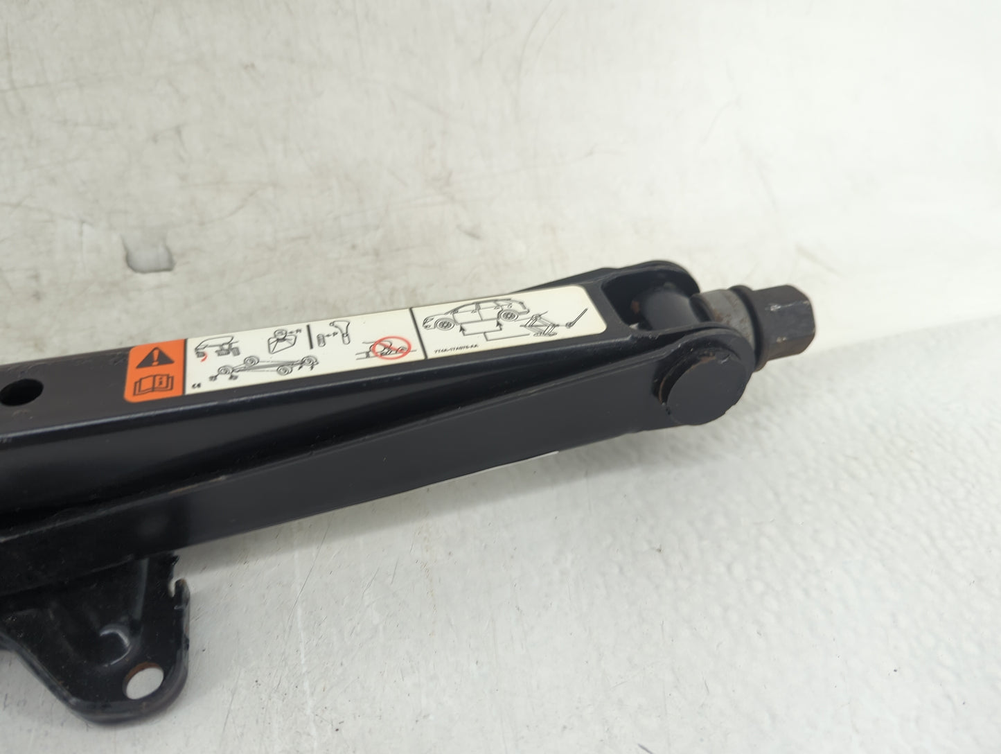 2014 Ford Edge Spare Scissor Car Jack - Oemusedautoparts1.com