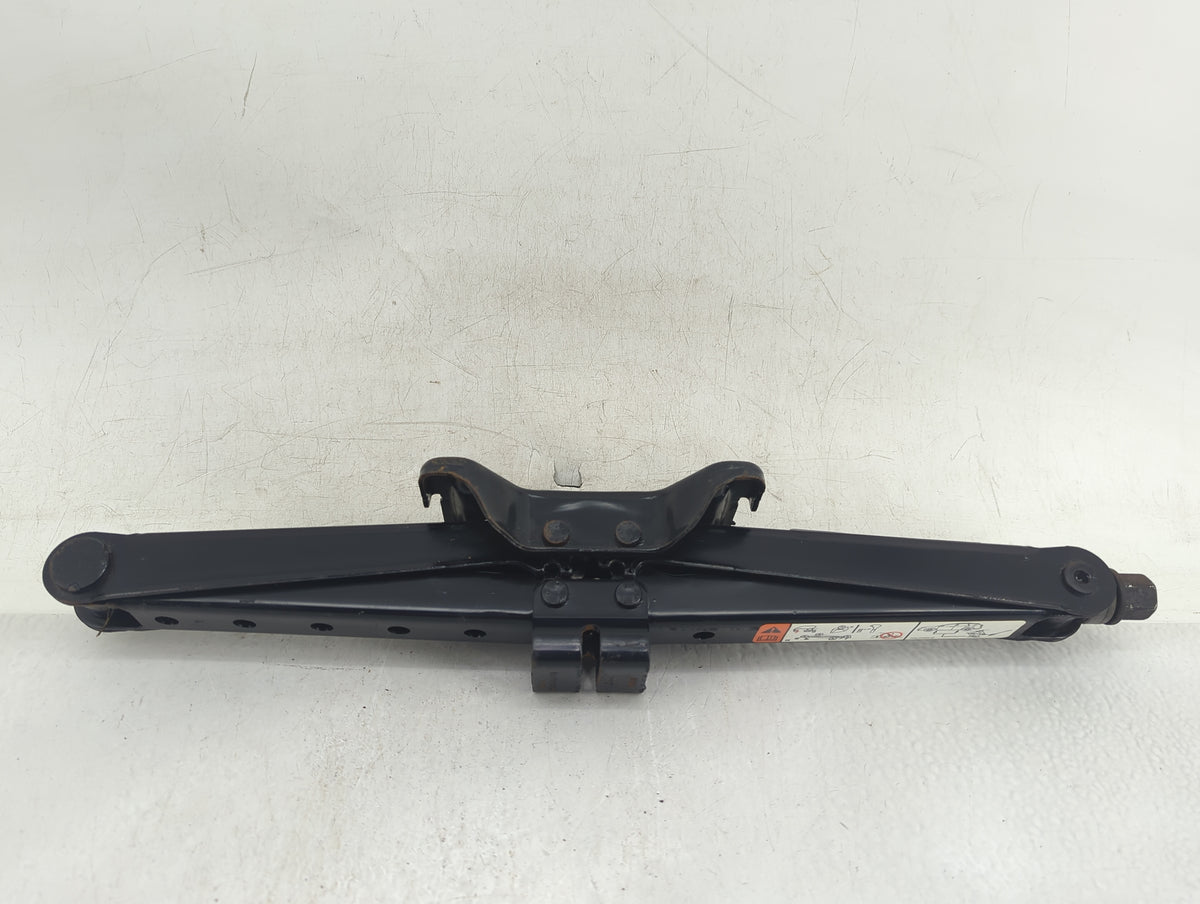 2014 Ford Edge Spare Scissor Car Jack - Oemusedautoparts1.com
