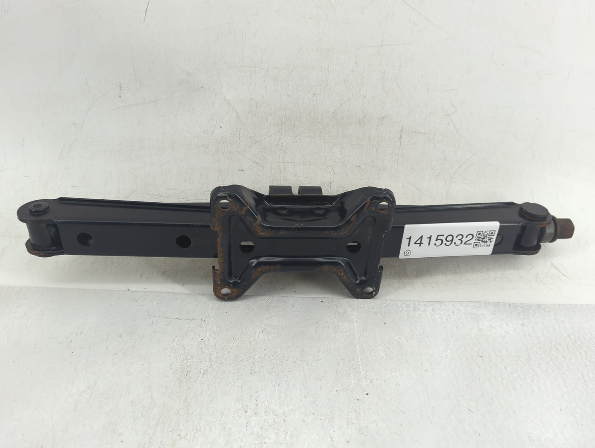 2014 Ford Edge Spare Scissor Car Jack - Oemusedautoparts1.com