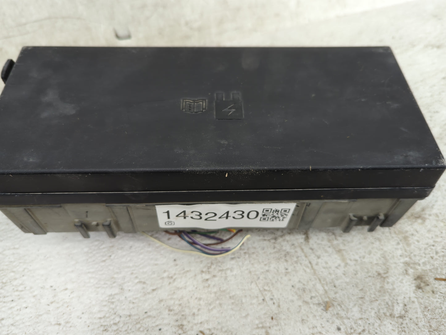 2012-2014 Ford Edge Fusebox Fuse Box Panel Relay Module P/N:BT4T-14A003-AA Fits Fits 2012 2013 2014 OEM Used Auto Parts - Oe
