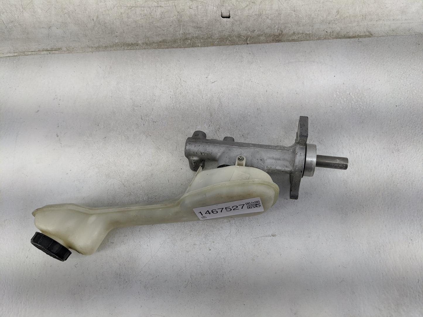 2011-2014 Ford Edge Brake Master Cylinder 1467527 - Oemusedautoparts1.com
