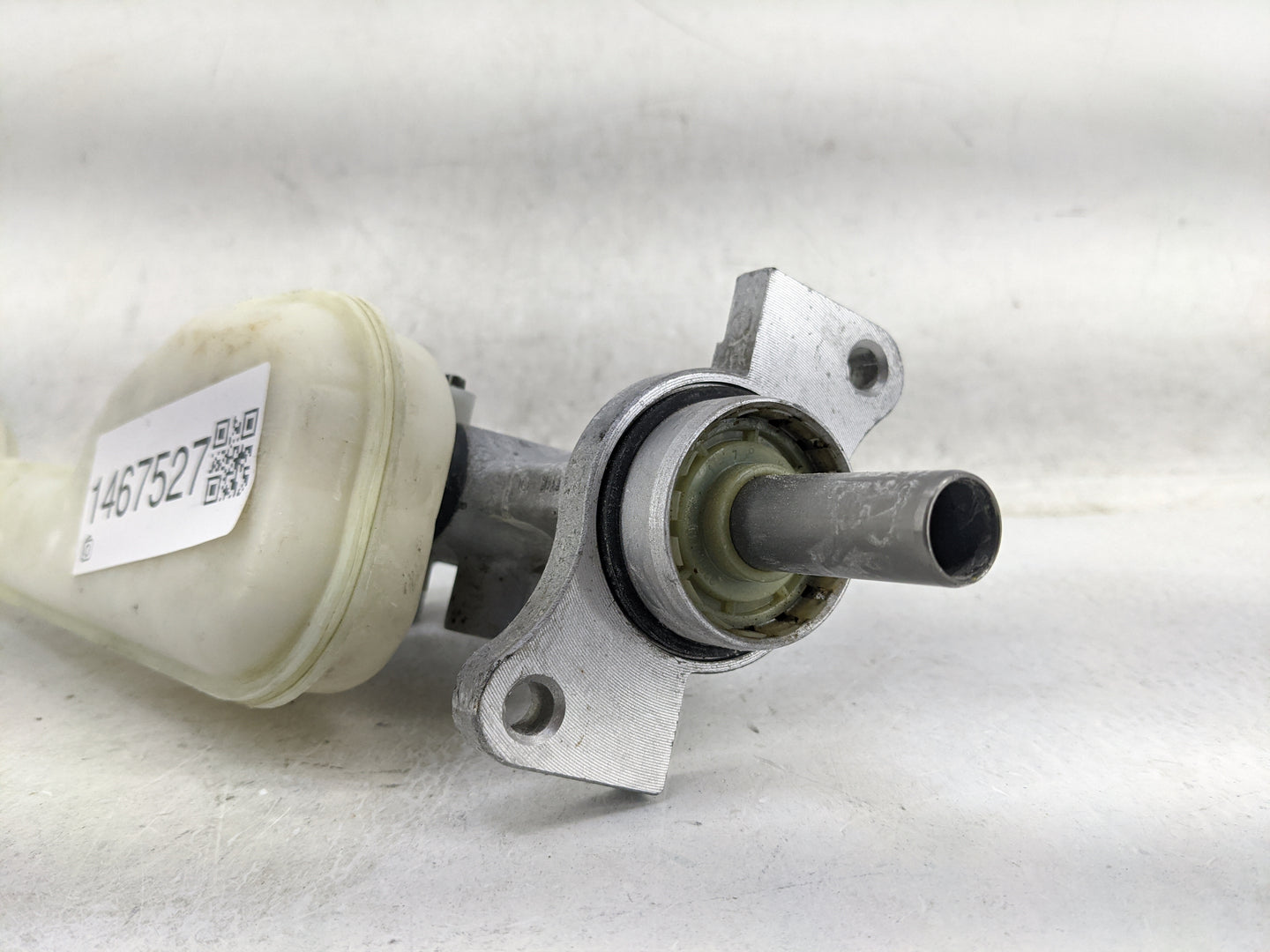 2011-2014 Ford Edge Brake Master Cylinder 1467527 - Oemusedautoparts1.com