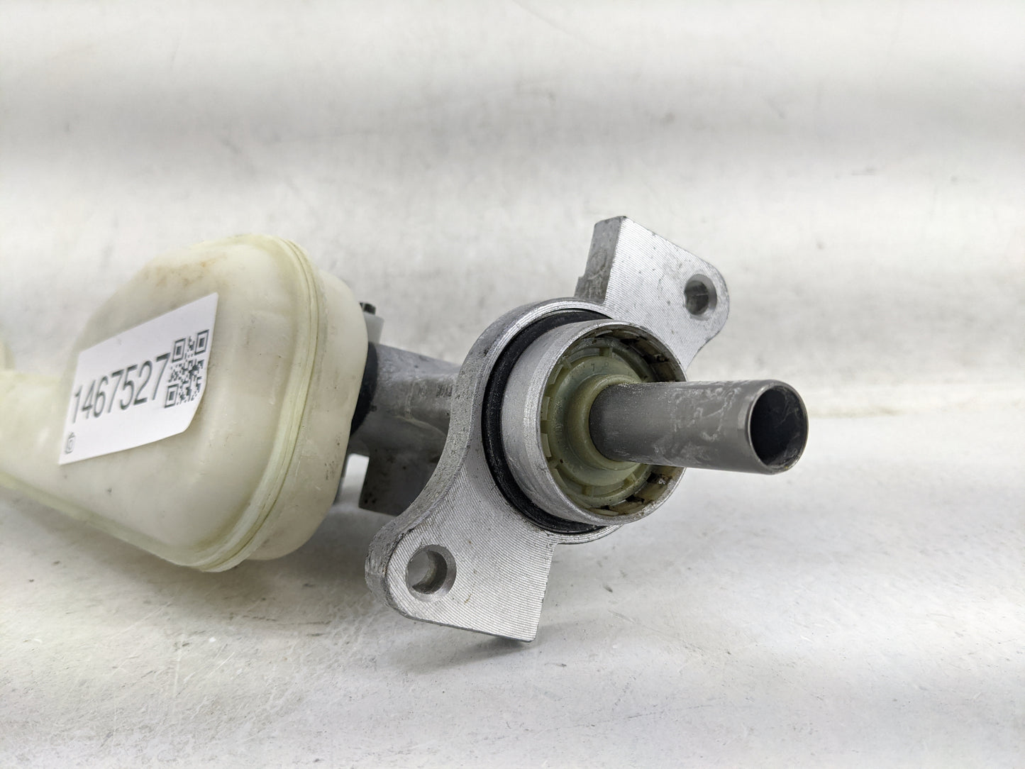 2011-2014 Ford Edge Brake Master Cylinder 1467527 - Oemusedautoparts1.com