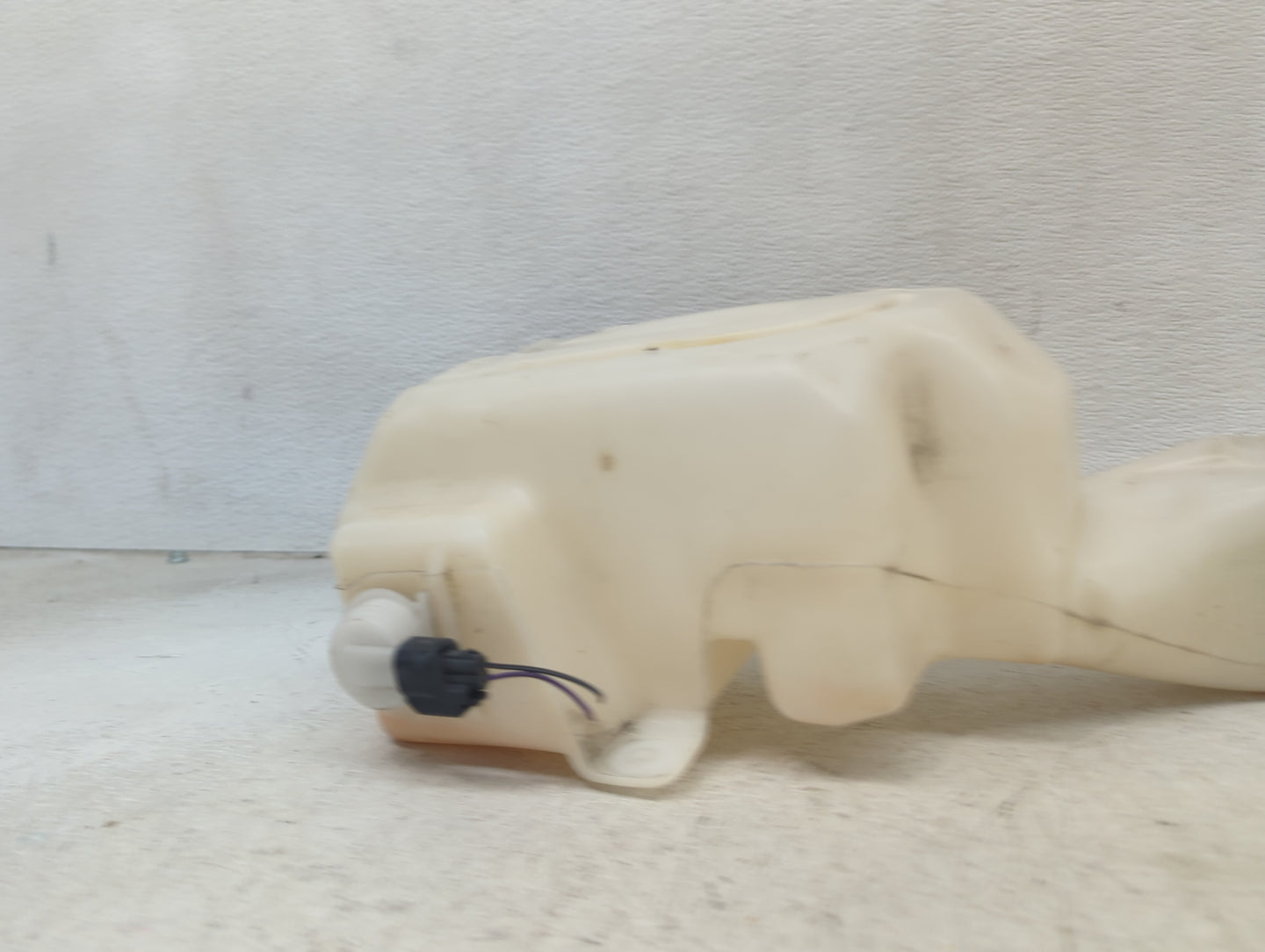 2007-2014 Ford Edge Windshield Washer Fluid Reservoir Bottle Oem 1473693 - Oemusedautoparts1.com