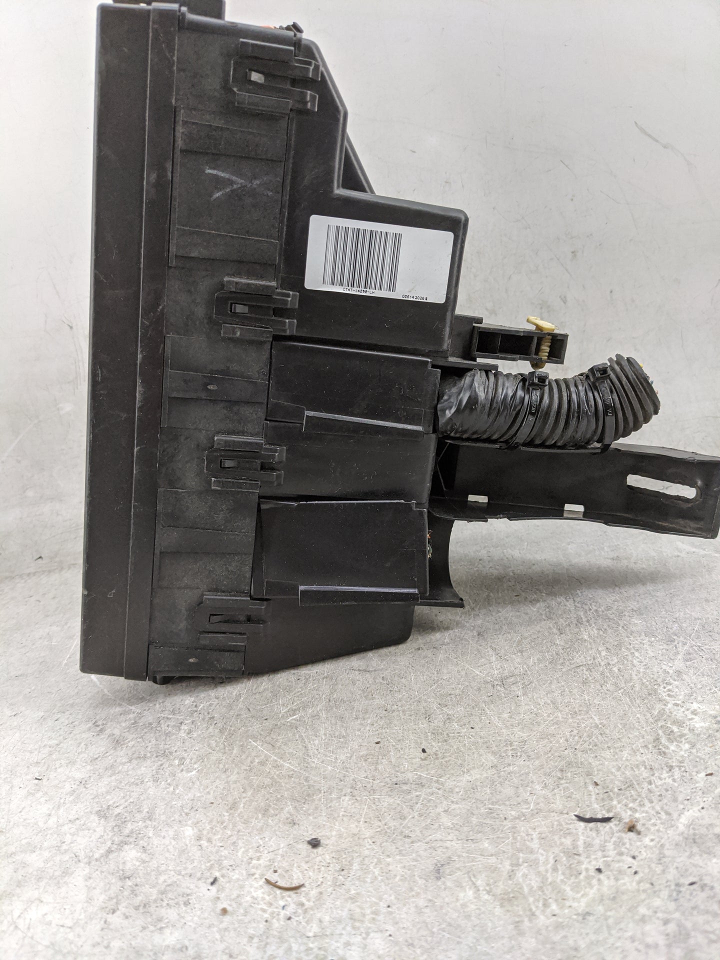 2012-2014 Ford Edge Fusebox Fuse Box Panel Relay Module P/N:CT4T-14290-LH Fits Fits 2012 2013 2014 OEM Used Auto Parts - Oem