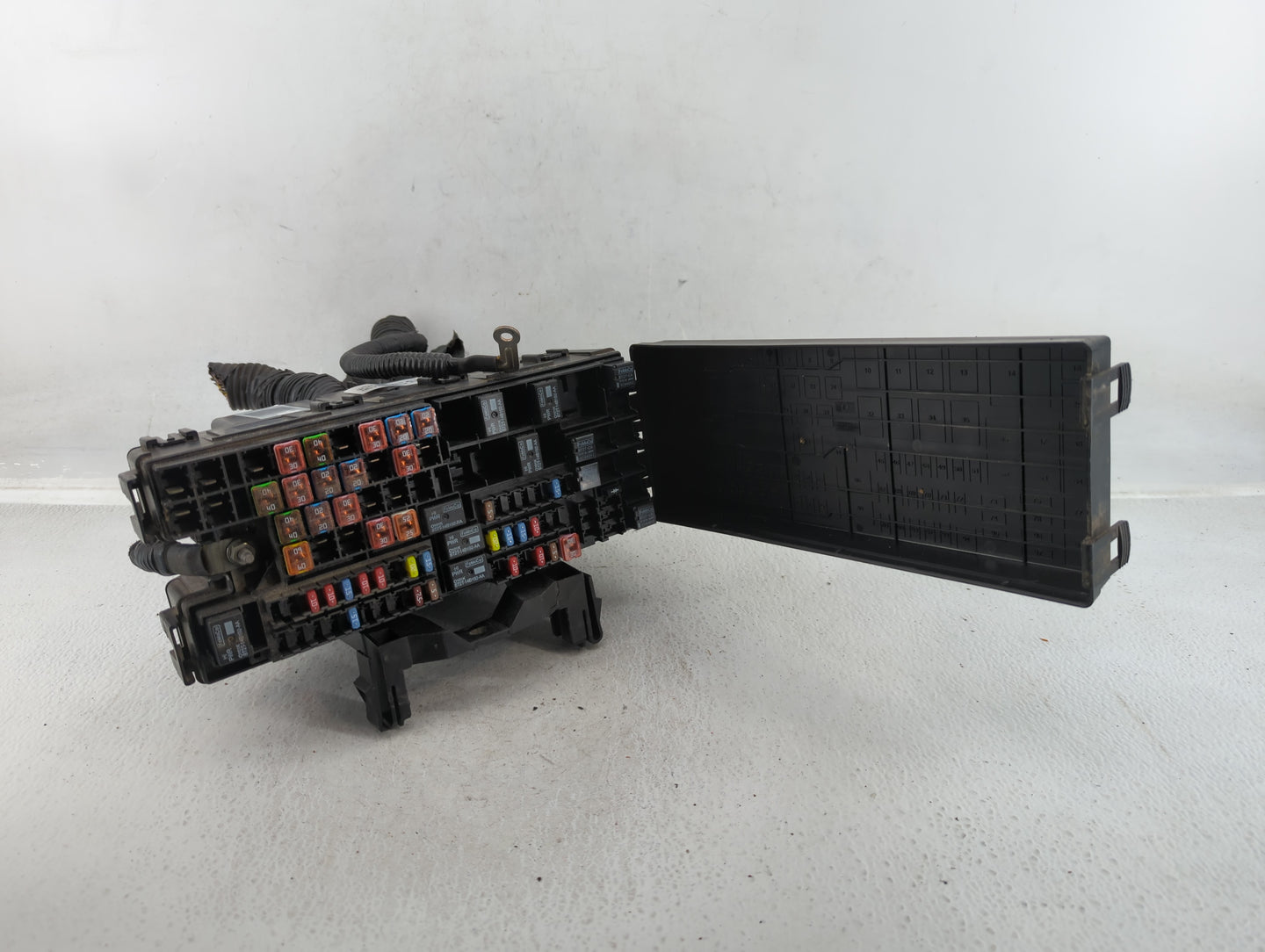 2012-2014 Ford Edge Fusebox Fuse Box Panel Relay Module P/N:CT4T-14290-LK Fits Fits 2012 2013 2014 OEM Used Auto Parts - Oem