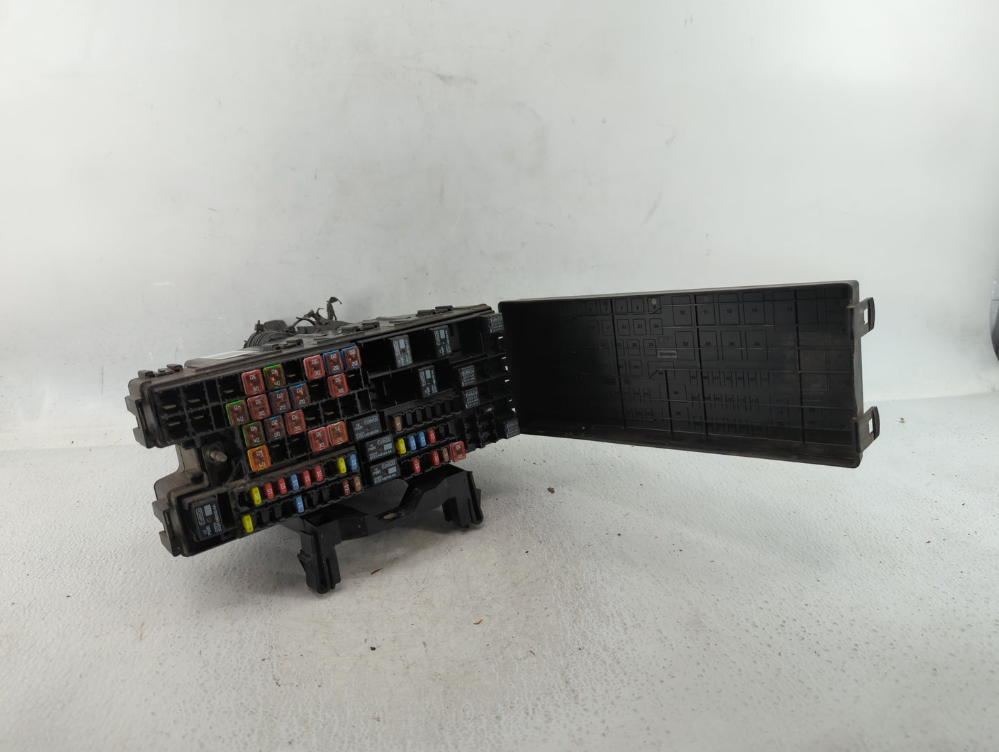 2012-2014 Ford Edge Fusebox Fuse Box Panel Relay Module P/N:CT4T-14290-HE Fits Fits 2012 2013 2014 OEM Used Auto Parts - Oem
