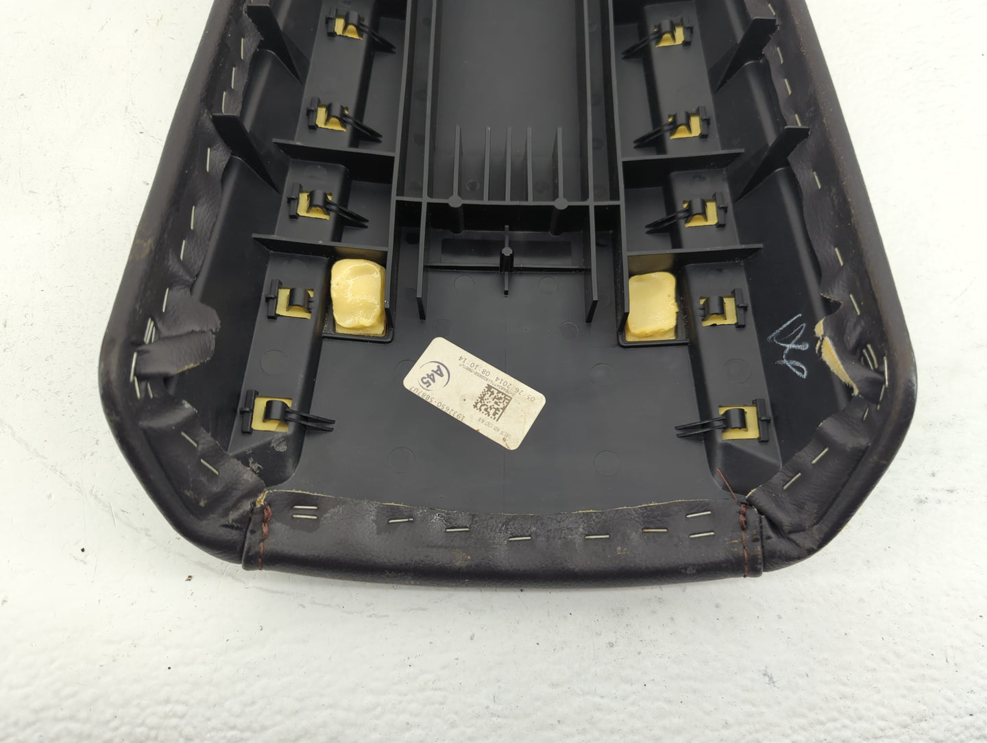 2013-2014 Ford Edge Center Console Armrest Cover Lid Fits Fits 2013 2014 OEM Used Auto Parts - Oemusedautoparts1.com