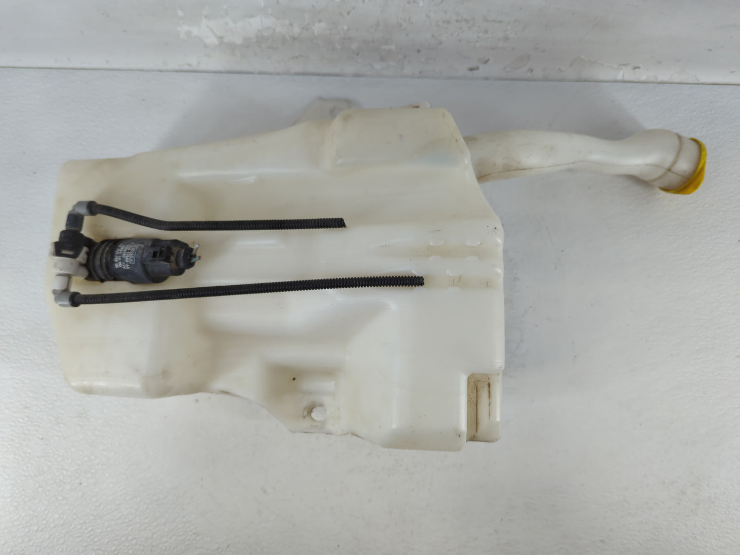 2013-2014 Ford Escape Windshield Washer Fluid Reservoir Bottle Oem - Oemusedautoparts1.com