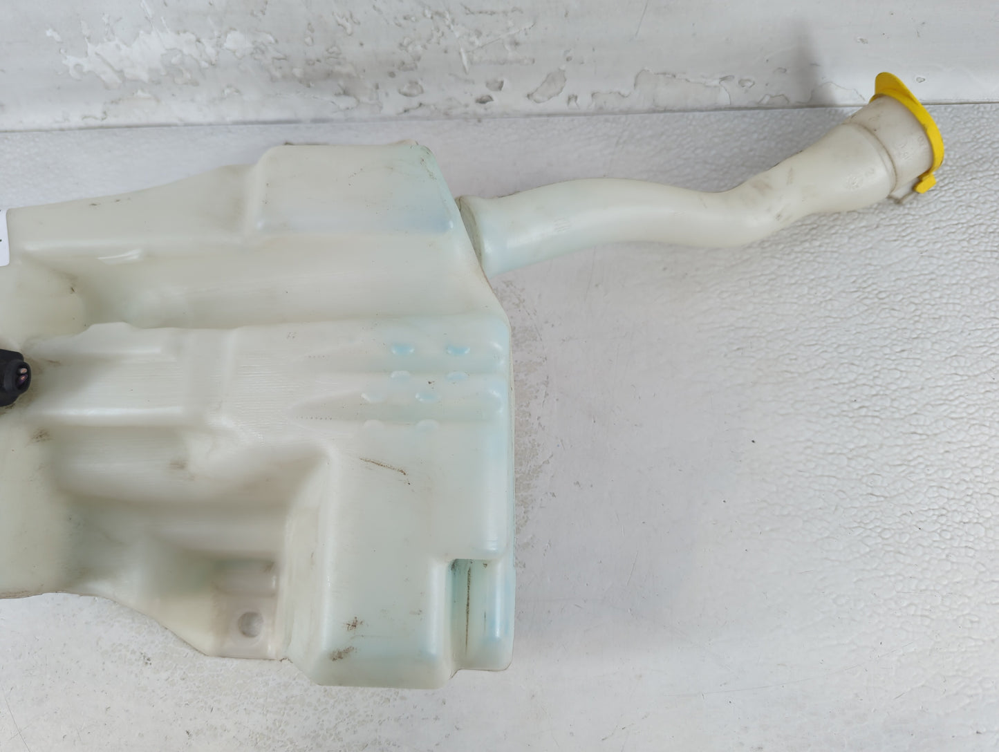 2013-2014 Ford Escape Windshield Washer Fluid Reservoir Bottle Oem - Oemusedautoparts1.com
